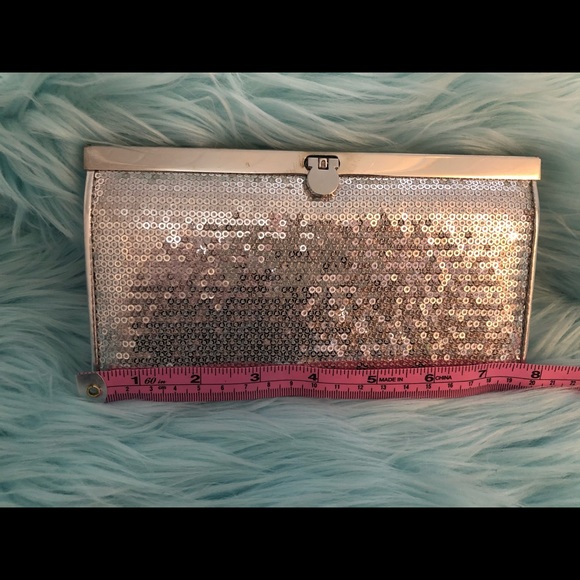 Classic Silver Sequined Clutch - Picture 2 of 12